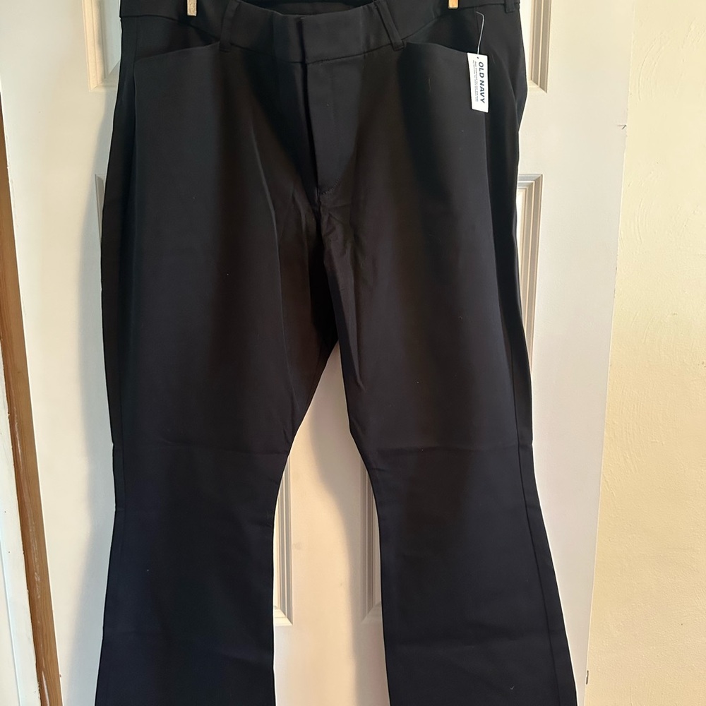 NWT! Old Navy Women’s Pixie Flare Pants Black Sz. 18